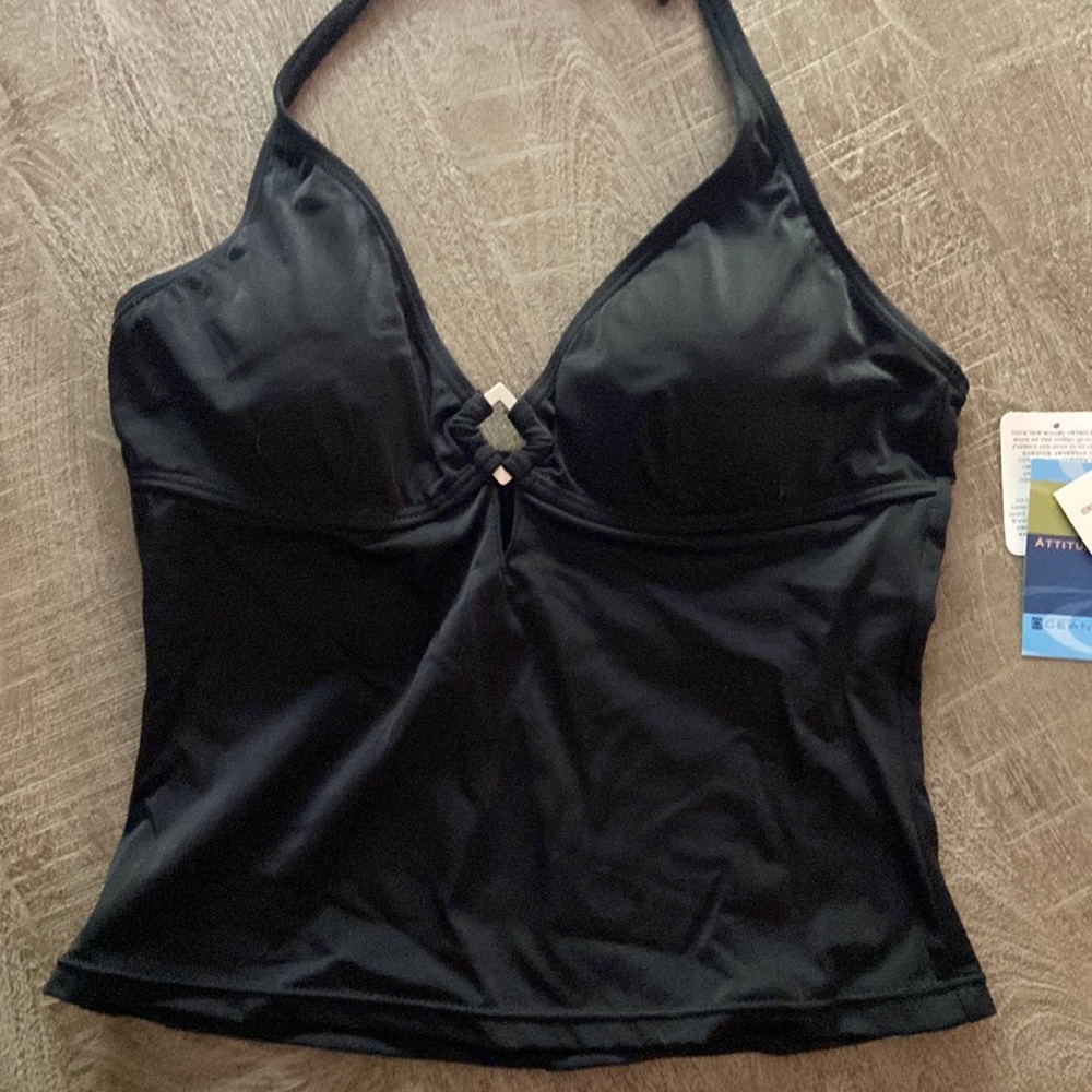 New with tags womens size 18 halter swim top with built in pads. Super cute!